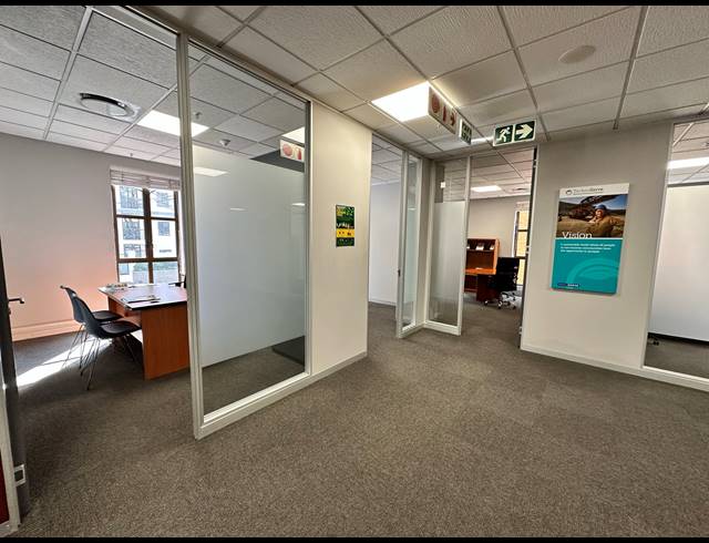1,037M² OFFICE TO LET IN ROSEBANK